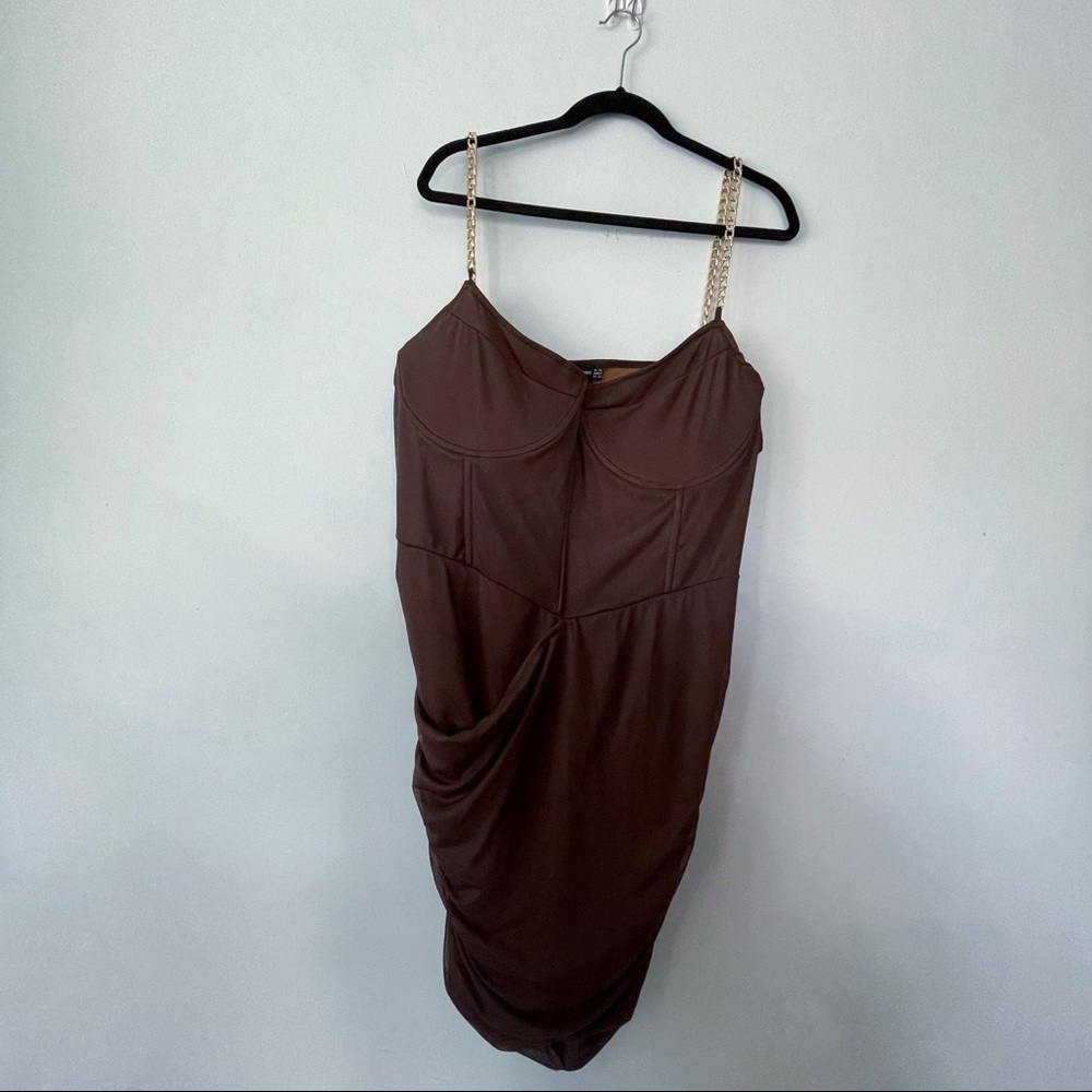 🪐Pretty Little Thing Brown Ruched Dress with Gold Chain Straps in 22US🪐
